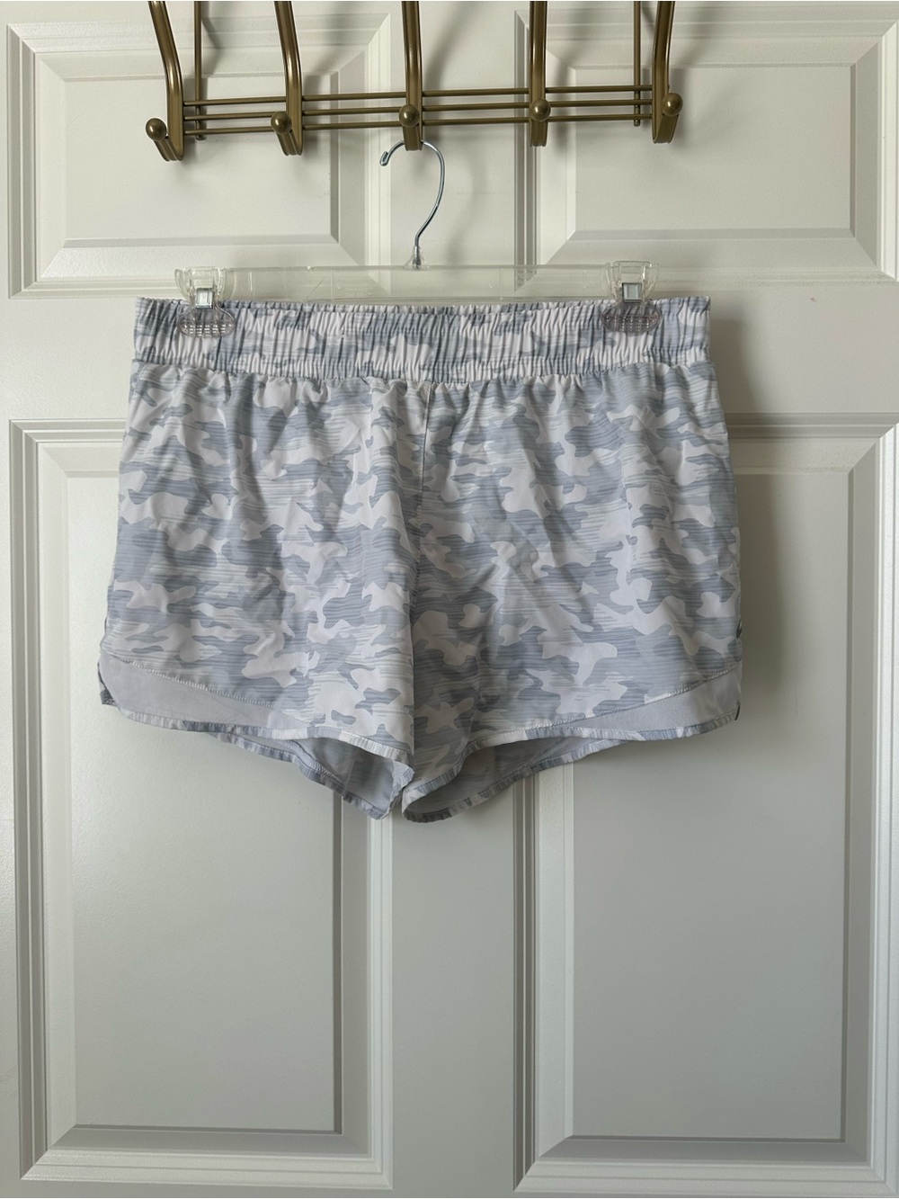 ASICS Athletic Lined Women’s Gray & White Camo Shorts Size L